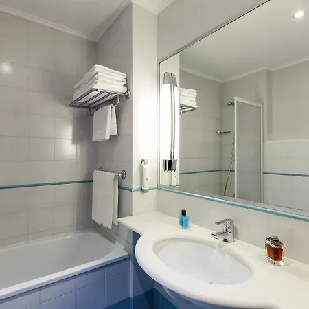 Ibis Styles Garibaldi Otel 3*