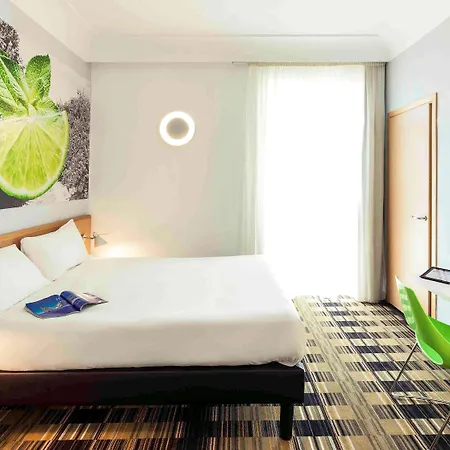 Otel Ibis Styles Garibaldi Napoli