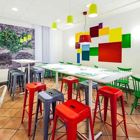 Ibis Styles Garibaldi 3* نابولي