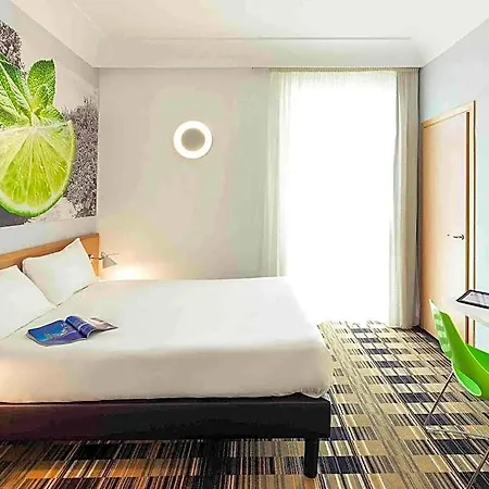 Ibis Styles Garibaldi 3* Nápoles