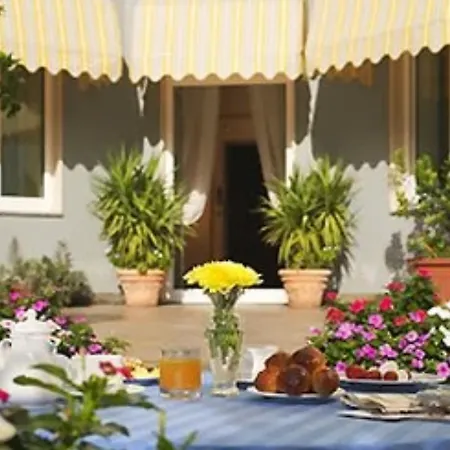 Ibis Styles Garibaldi Hotel 3*